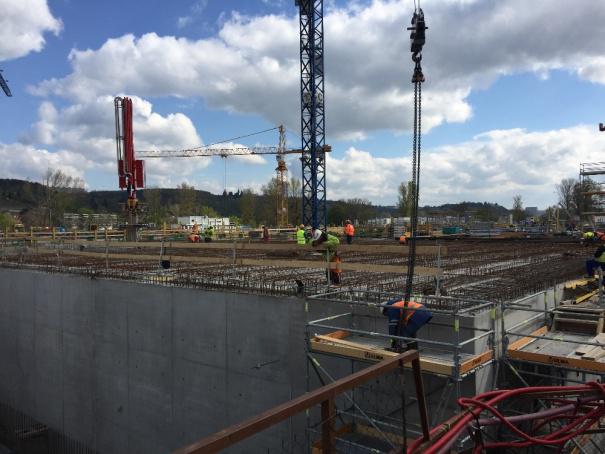 EXKURZE NA STAVBU ZA TÉMĚŘ 6 MILIARD KORUN EXKURZE NA STAVBU ZA TÉMĚŘ 6 MILIARD KORUN