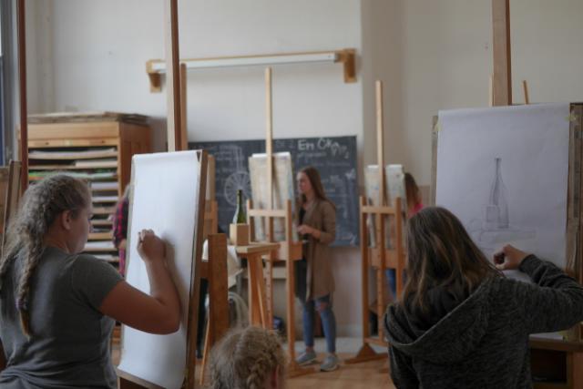 DVEŘE ŠKOLY SE OTEVŘELY MOŽNÝM ZÁJEMCŮM O STUDIUM DVEŘE ŠKOLY SE OTEVŘELY MOŽNÝM ZÁJEMCŮM O STUDIUM