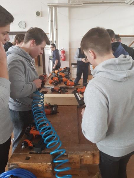 Prezentace pneu nářadí Prezentace pneu nářadí