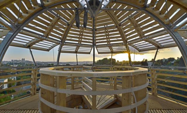 ESTER TOWER – DŘEVĚNÁ ROZHLEDNA V „KAMENNÉM“ MĚSTĚ PŘEDSTAVENA NA NAŠÍ ŠKOLE ESTER TOWER – DŘEVĚNÁ ROZHLEDNA V „KAMENNÉM“ MĚSTĚ PŘEDSTAVENA NA NAŠÍ ŠKOLE