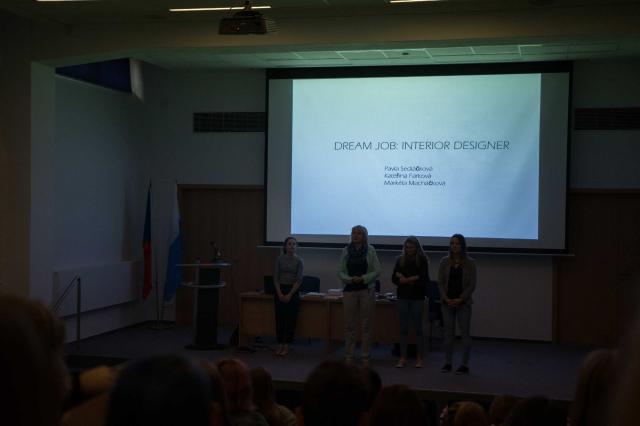 STUDENTI STUDENTŮM STUDENTI STUDENTŮM
