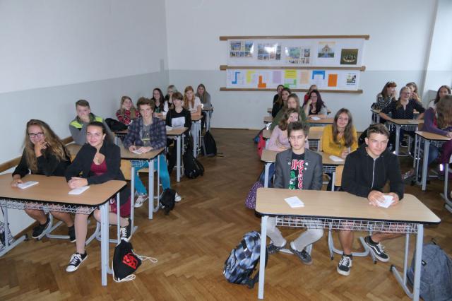 PRVNÍ ZVONĚNÍ PRVNÍ ZVONĚNÍ