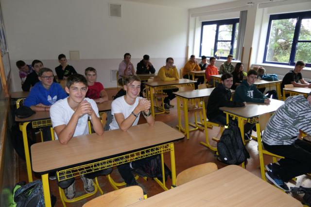 PRVNÍ ZVONĚNÍ PRVNÍ ZVONĚNÍ