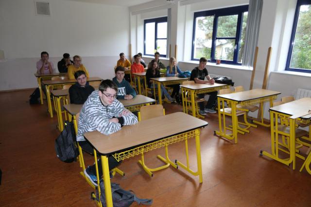 PRVNÍ ZVONĚNÍ PRVNÍ ZVONĚNÍ