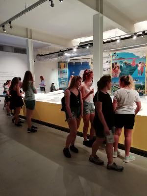JOSEF ŠÍMA A JEHO VYSOKÁ HRA, ŠÍLENÝ HEDVÁBNÍK ZIKA ASCHER A EVA JIŘIČNÁ, PRVNÍ DÁMA ČESKÉ ARCHITEKTURY JOSEF ŠÍMA A JEHO VYSOKÁ HRA, ŠÍLENÝ HEDVÁBNÍK ZIKA ASCHER A EVA JIŘIČNÁ, PRVNÍ DÁMA ČESKÉ ARCHITEKTURY