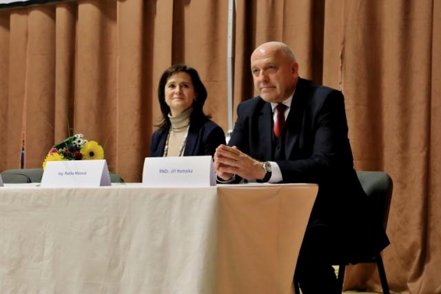 JEDNOU PRŮMYSLOVÁKEM, NAVŽDY PRŮMYSLOVÁKEM JEDNOU PRŮMYSLOVÁKEM, NAVŽDY PRŮMYSLOVÁKEM