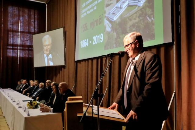JEDNOU PRŮMYSLOVÁKEM, NAVŽDY PRŮMYSLOVÁKEM JEDNOU PRŮMYSLOVÁKEM, NAVŽDY PRŮMYSLOVÁKEM