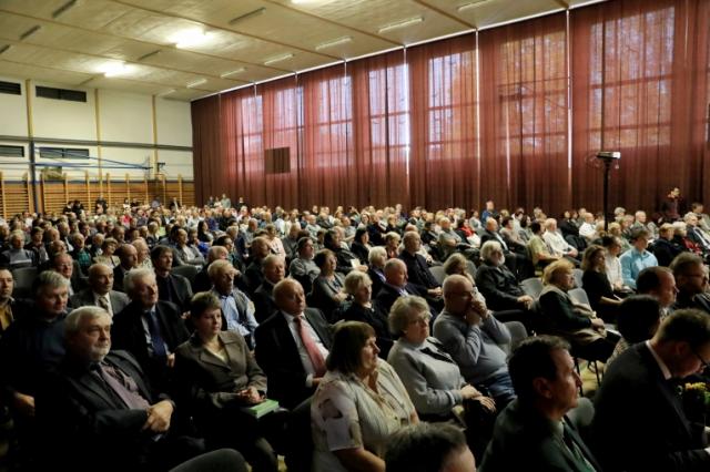 JEDNOU PRŮMYSLOVÁKEM, NAVŽDY PRŮMYSLOVÁKEM JEDNOU PRŮMYSLOVÁKEM, NAVŽDY PRŮMYSLOVÁKEM