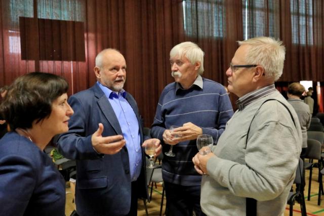 JEDNOU PRŮMYSLOVÁKEM, NAVŽDY PRŮMYSLOVÁKEM JEDNOU PRŮMYSLOVÁKEM, NAVŽDY PRŮMYSLOVÁKEM