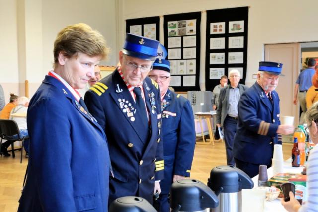 JEDNOU PRŮMYSLOVÁKEM, NAVŽDY PRŮMYSLOVÁKEM JEDNOU PRŮMYSLOVÁKEM, NAVŽDY PRŮMYSLOVÁKEM