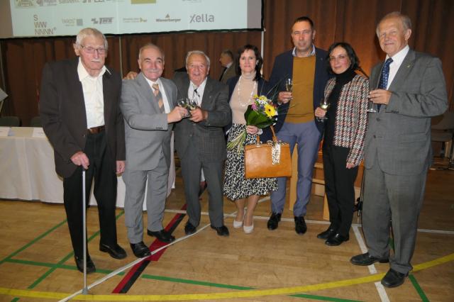 JEDNOU PRŮMYSLOVÁKEM, NAVŽDY PRŮMYSLOVÁKEM JEDNOU PRŮMYSLOVÁKEM, NAVŽDY PRŮMYSLOVÁKEM