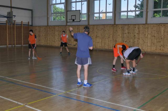 MÍČ – KULATÝ NESMYSL? MÍČ – KULATÝ NESMYSL?