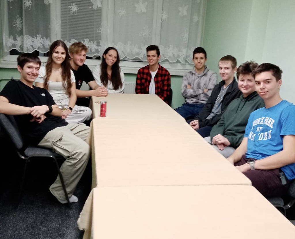 OHLÉDNUTÍ ZA STUDENTSKÝM ŽIVOTEM NA DOMOVĚ MLÁDEŽE NAŠÍ ŠKOLY SLOVEM I OBRAZEM OHLÉDNUTÍ ZA STUDENTSKÝM ŽIVOTEM NA DOMOVĚ MLÁDEŽE NAŠÍ ŠKOLY SLOVEM I OBRAZEM