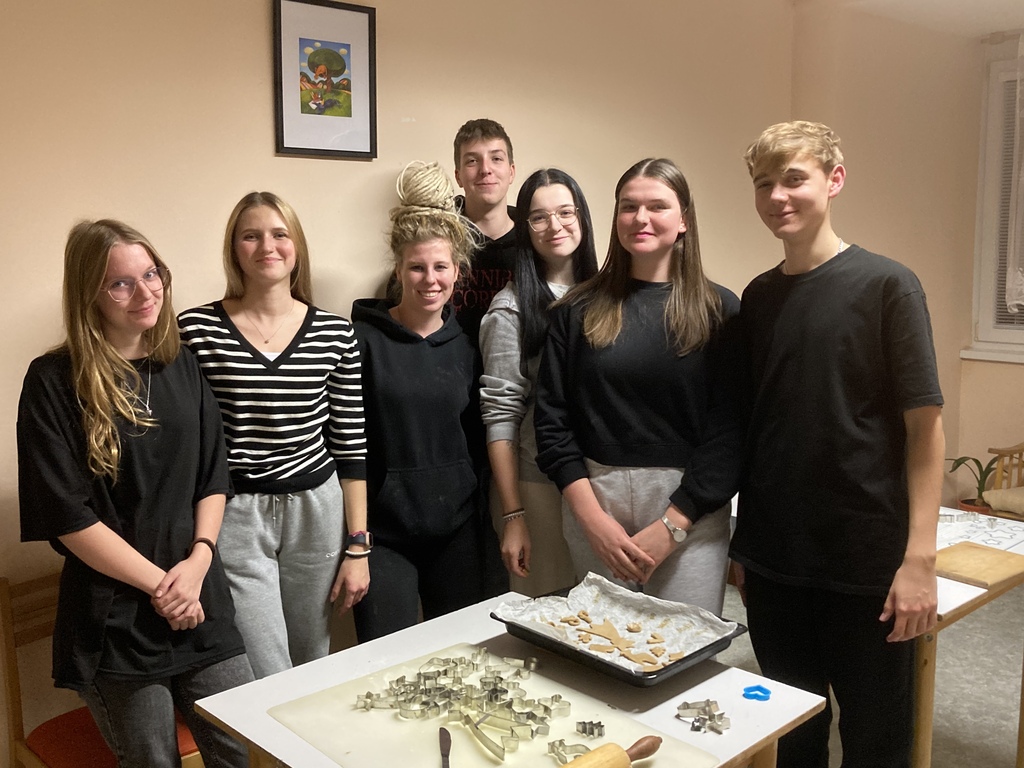 OHLÉDNUTÍ ZA STUDENTSKÝM ŽIVOTEM NA DOMOVĚ MLÁDEŽE NAŠÍ ŠKOLY SLOVEM I OBRAZEM OHLÉDNUTÍ ZA STUDENTSKÝM ŽIVOTEM NA DOMOVĚ MLÁDEŽE NAŠÍ ŠKOLY SLOVEM I OBRAZEM