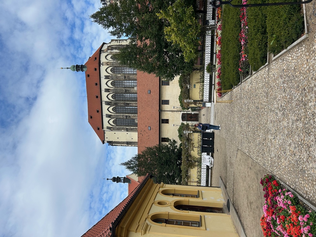 PĚKNÝ DEN V PRAZE PĚKNÝ DEN V PRAZE