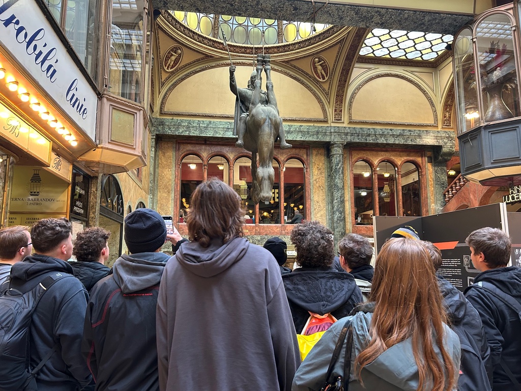PĚKNÝ DEN V PRAZE PĚKNÝ DEN V PRAZE