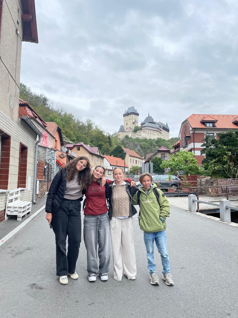 Z KARLŠTEJNA DO NIŽBORU Z KARLŠTEJNA DO NIŽBORU