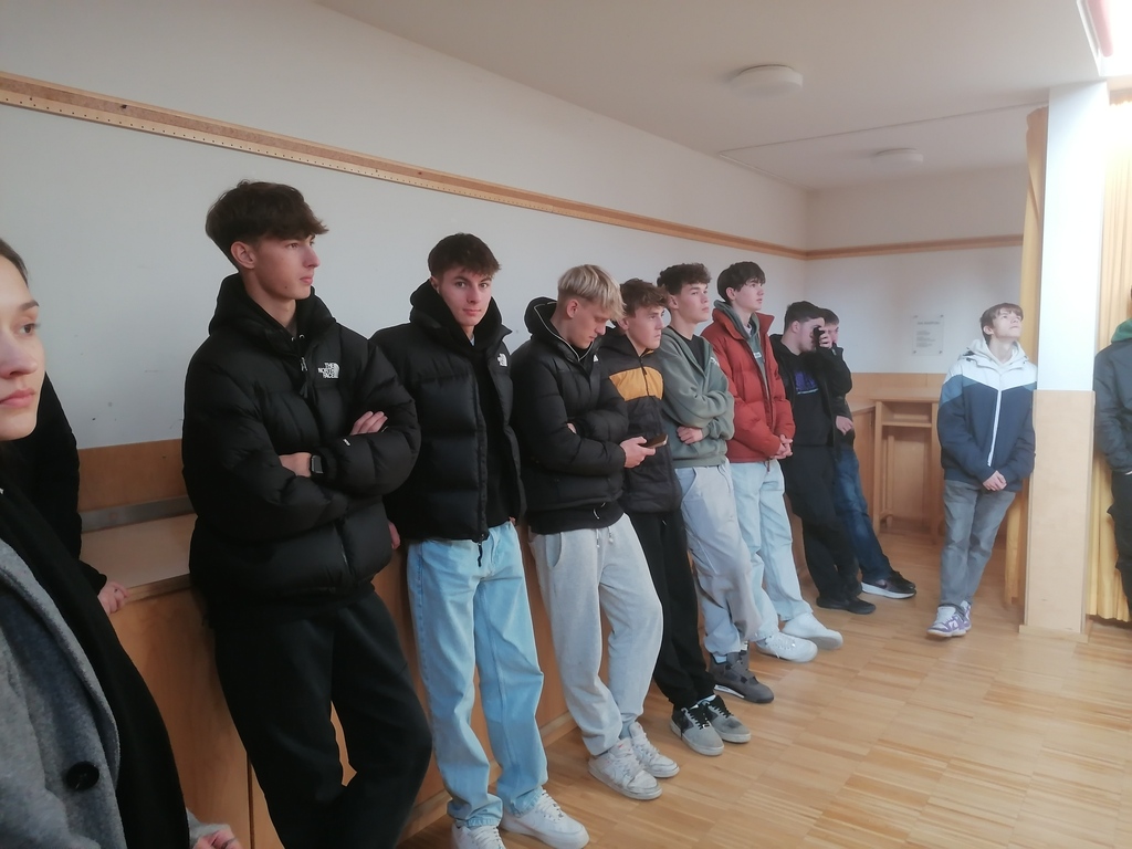 JINÝ KRAJ, JINÝ MRAV