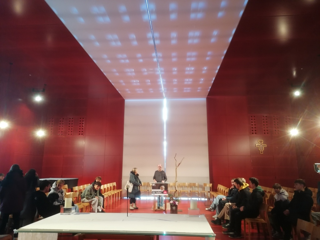 JINÝ KRAJ, JINÝ MRAV