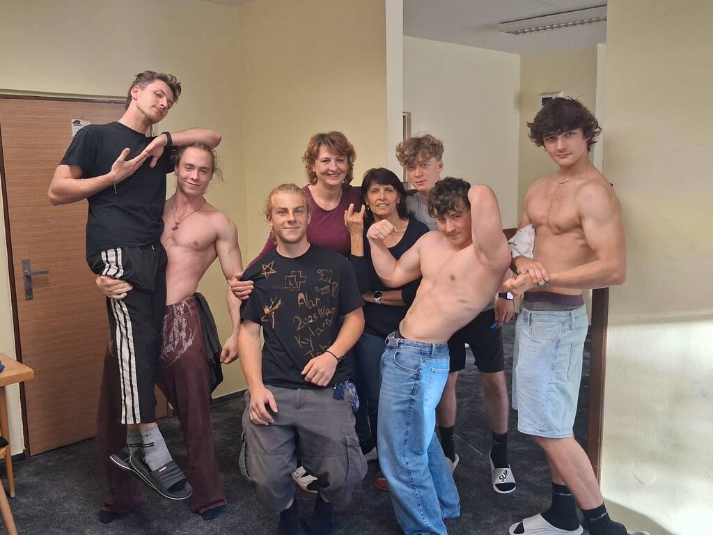 KLÁNÍ V PÁCE