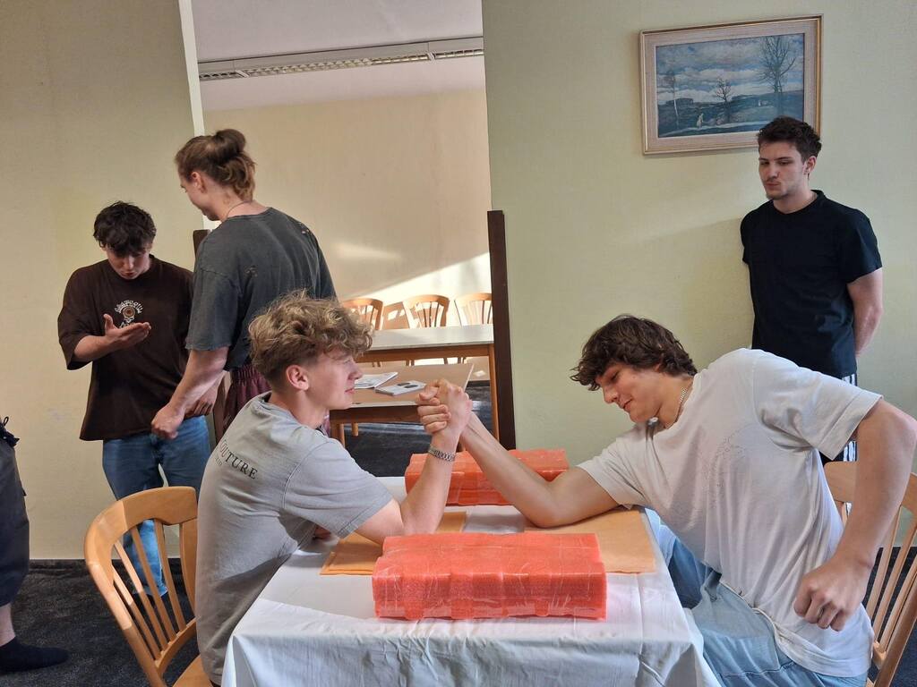 KLÁNÍ V PÁCE