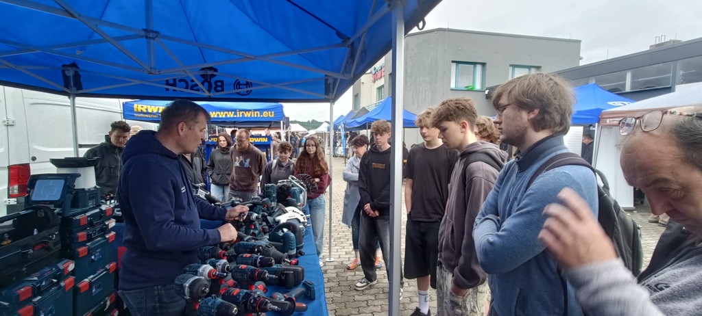 DO KLATOV NA VÝSTAVU