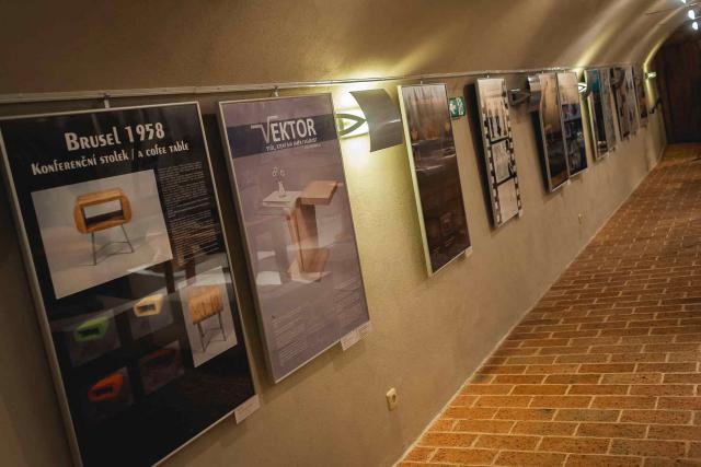 VÝSTAVA STUDENTI NA HRADĚ2 VÝSTAVA STUDENTI NA HRADĚ2