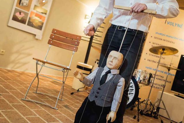 VÝSTAVA STUDENTI NA HRADĚ2 VÝSTAVA STUDENTI NA HRADĚ2